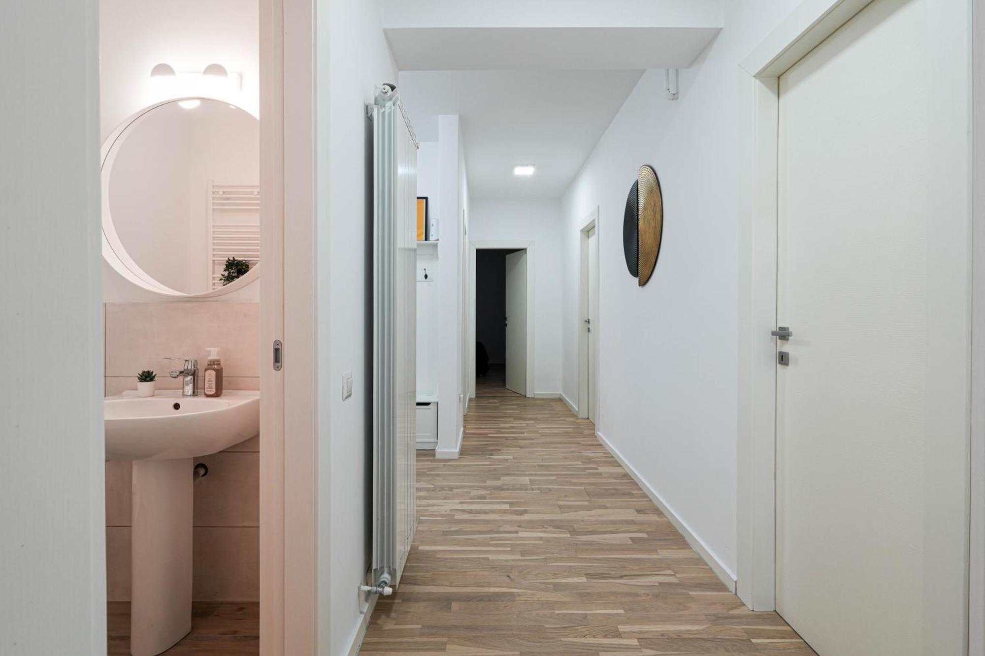 Gabi - Chic Apt With Parking Close To Veranda Mall Bucarest Esterno foto