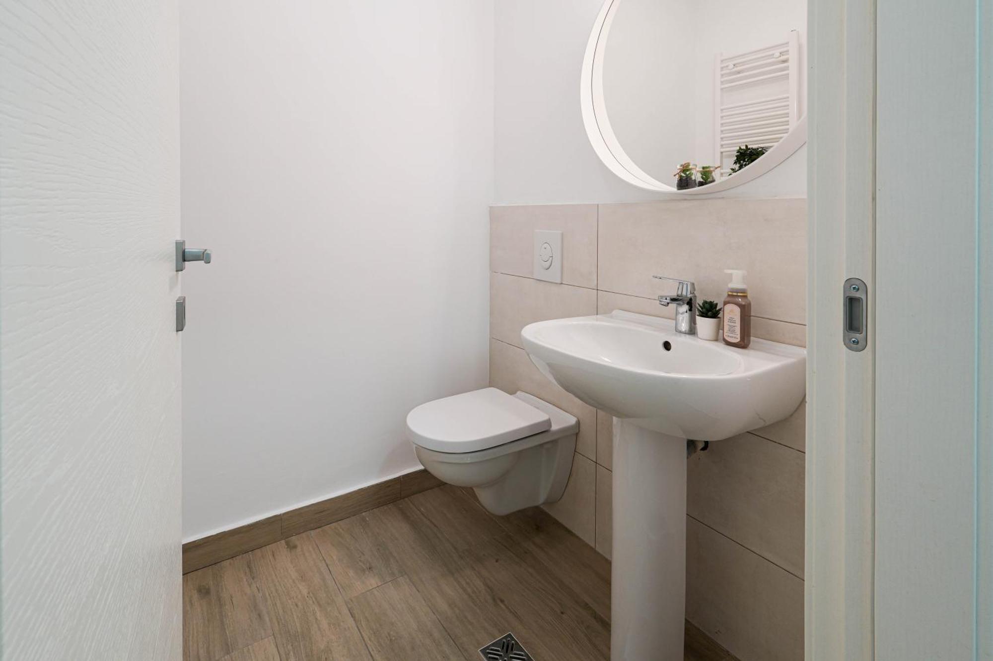 Gabi - Chic Apt With Parking Close To Veranda Mall Bucarest Esterno foto