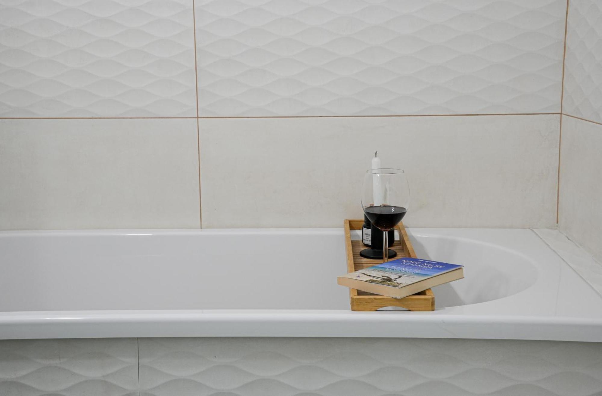 Gabi - Chic Apt With Parking Close To Veranda Mall Bucarest Esterno foto